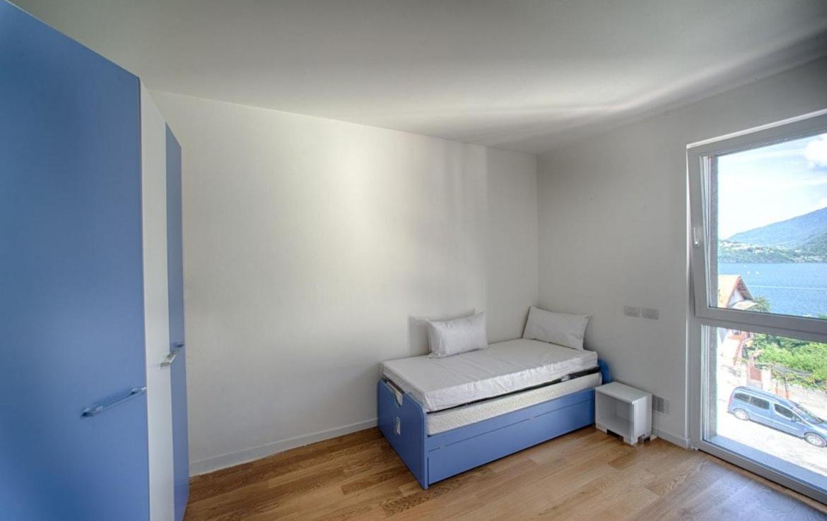 Modern Apartments Lake View With Pool Musso Bagian luar foto