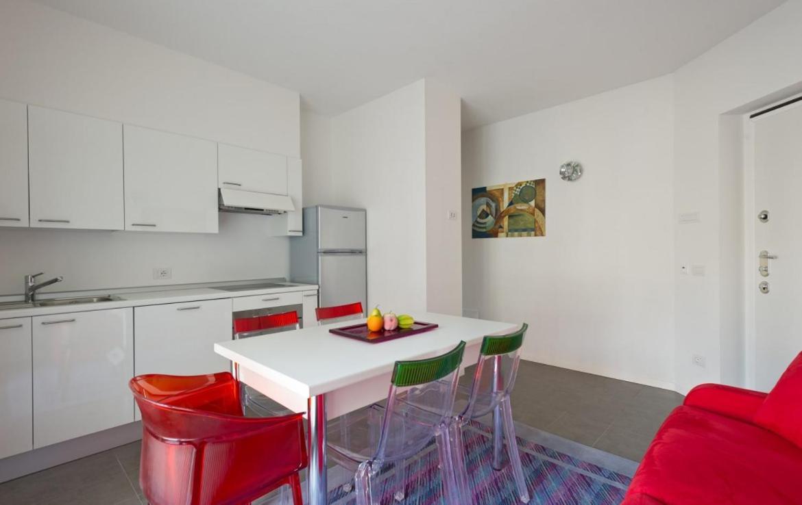 Modern Apartments Lake View With Pool Musso Bagian luar foto