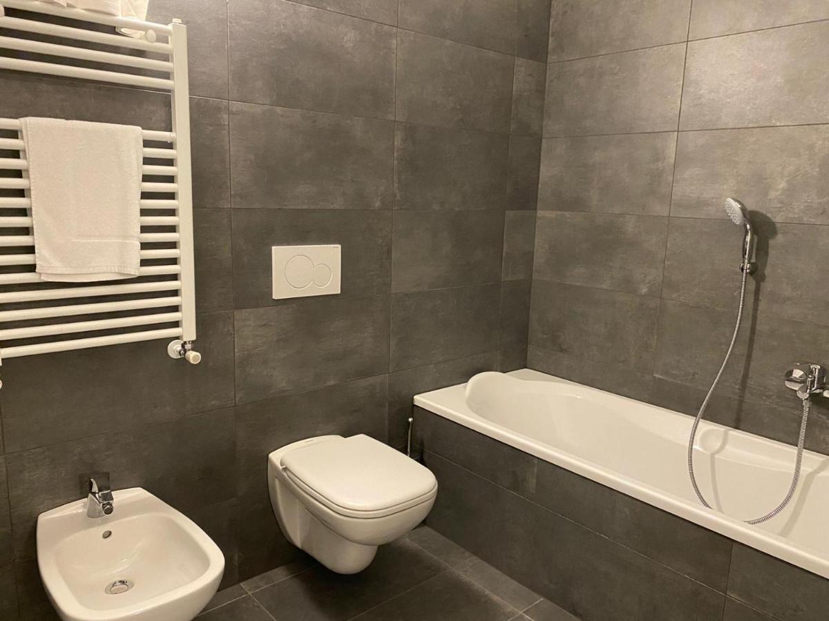 Modern Apartments Lake View With Pool Musso Bagian luar foto