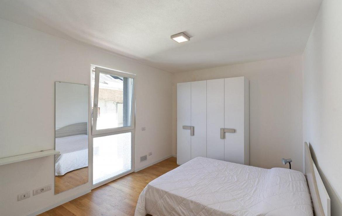 Modern Apartments Lake View With Pool Musso Bagian luar foto