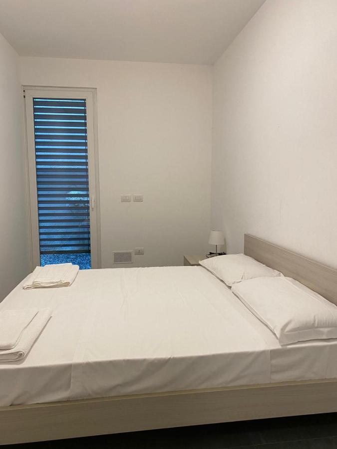 Modern Apartments Lake View With Pool Musso Bagian luar foto