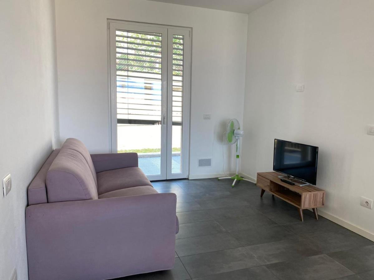 Modern Apartments Lake View With Pool Musso Bagian luar foto