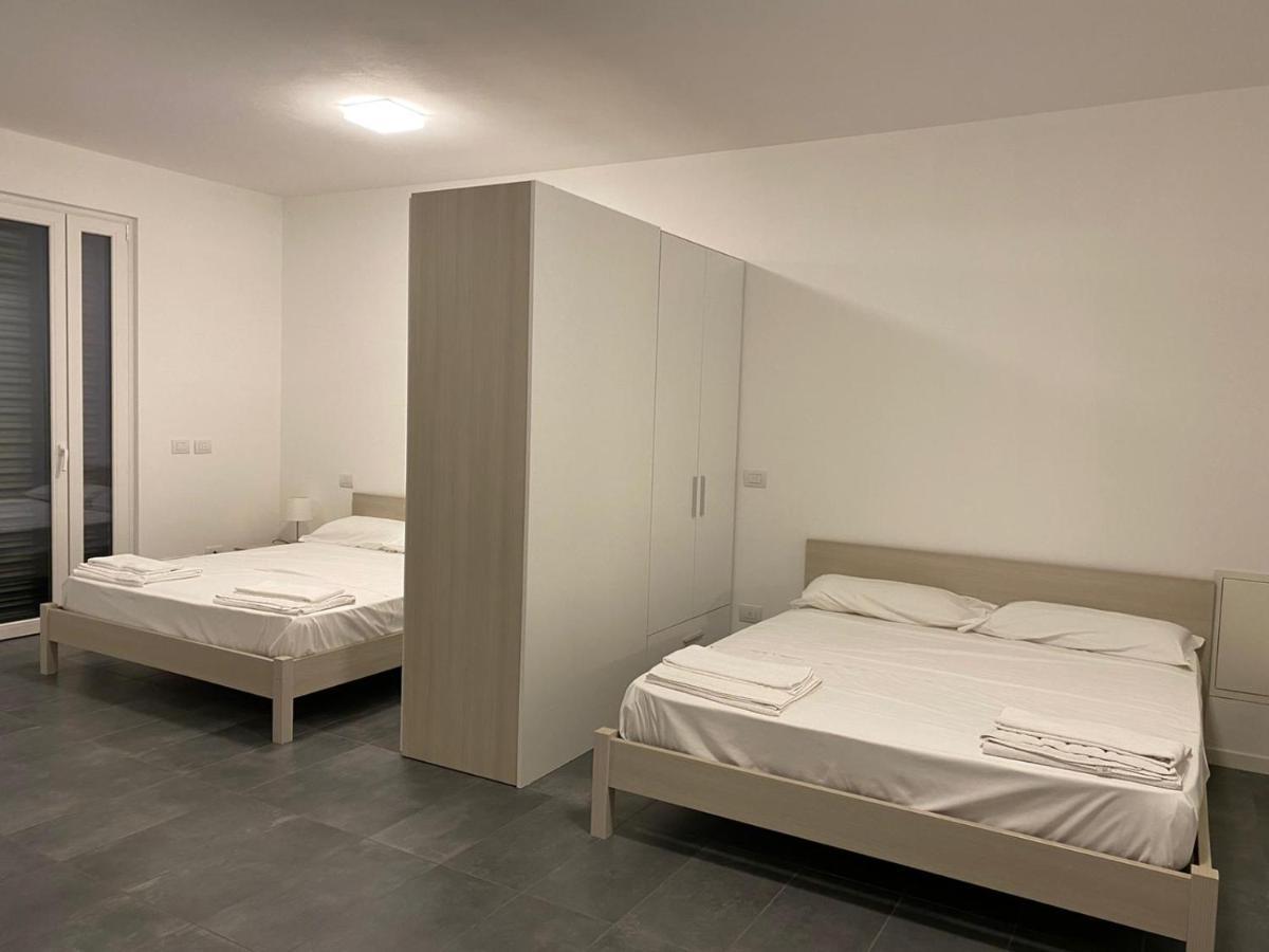 Modern Apartments Lake View With Pool Musso Bagian luar foto